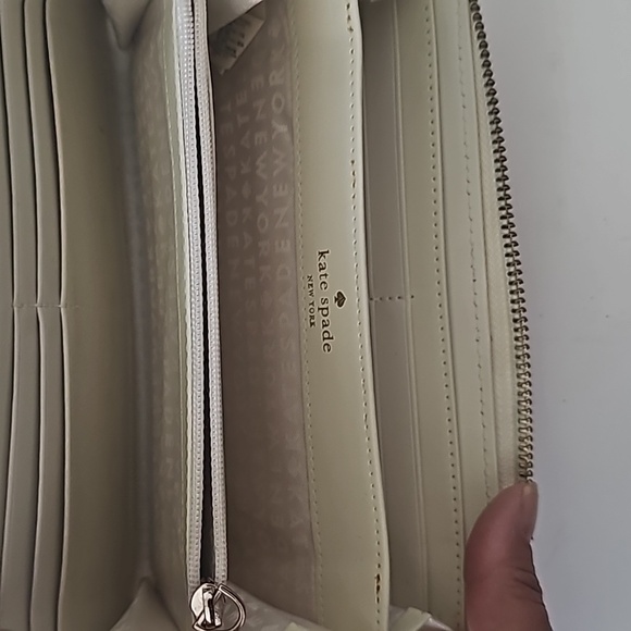 Kate Spade Women's Zipper Wallet  Pink and Cream  Size 7.5" Wide 4" length - Picture 6 of 16